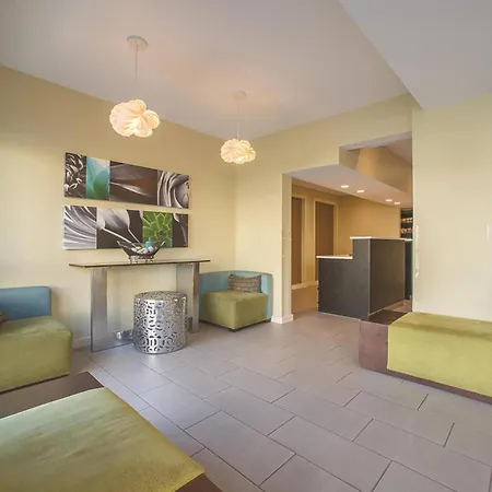 La Quinta By Wyndham Collinsville - St. Louis