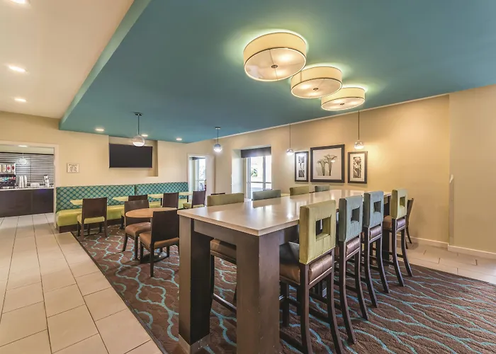 Отель La Quinta By Wyndham - St. Louis 3*