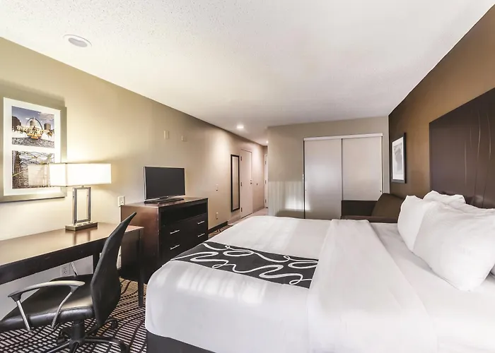 La Quinta By Wyndham - St. Louis Отель Коллинсвилл
